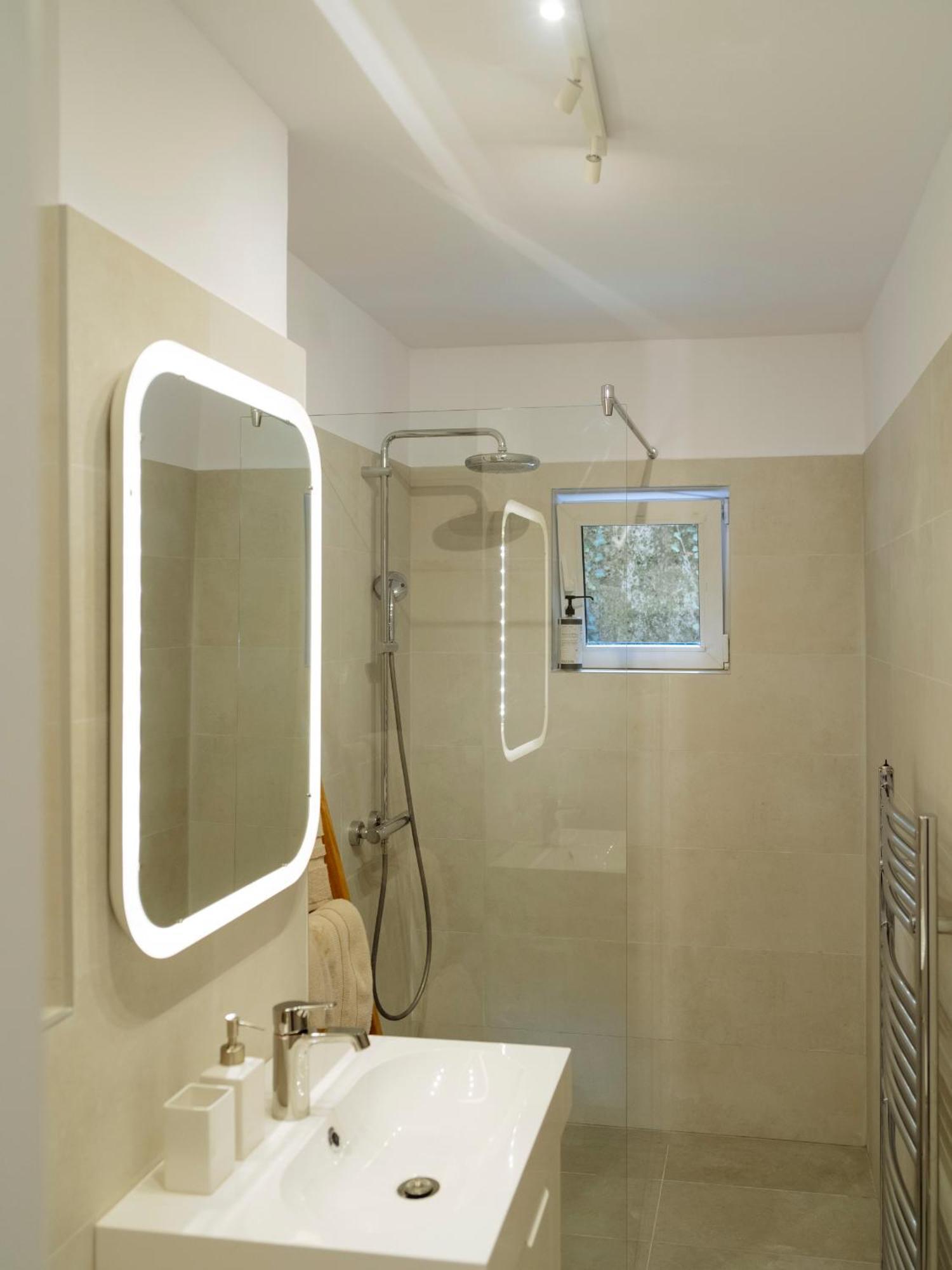 Cozy Central Apartment Near The Forest Brasov Bagian luar foto